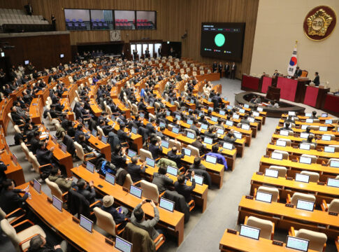 Hàn Quốc sẽ thành lập một siêu tập đoàn để quản lý 350 tỷ đôla quỹ đầu tư vào Mỹ Hàn Quốc sẽ thành lập một siêu tập đoàn để quản lý 350 tỷ đôla quỹ đầu tư vào Mỹ