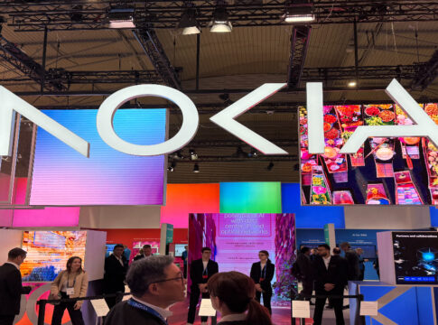 Nokia vừa công bố kế hoạch đầu tư 4 tỷ đôla vào nghiên cứu phát triển và sản xuất tại Mỹ Nokia vừa công bố kế hoạch đầu tư 4 tỷ đôla vào nghiên cứu phát triển và sản xuất tại Mỹ